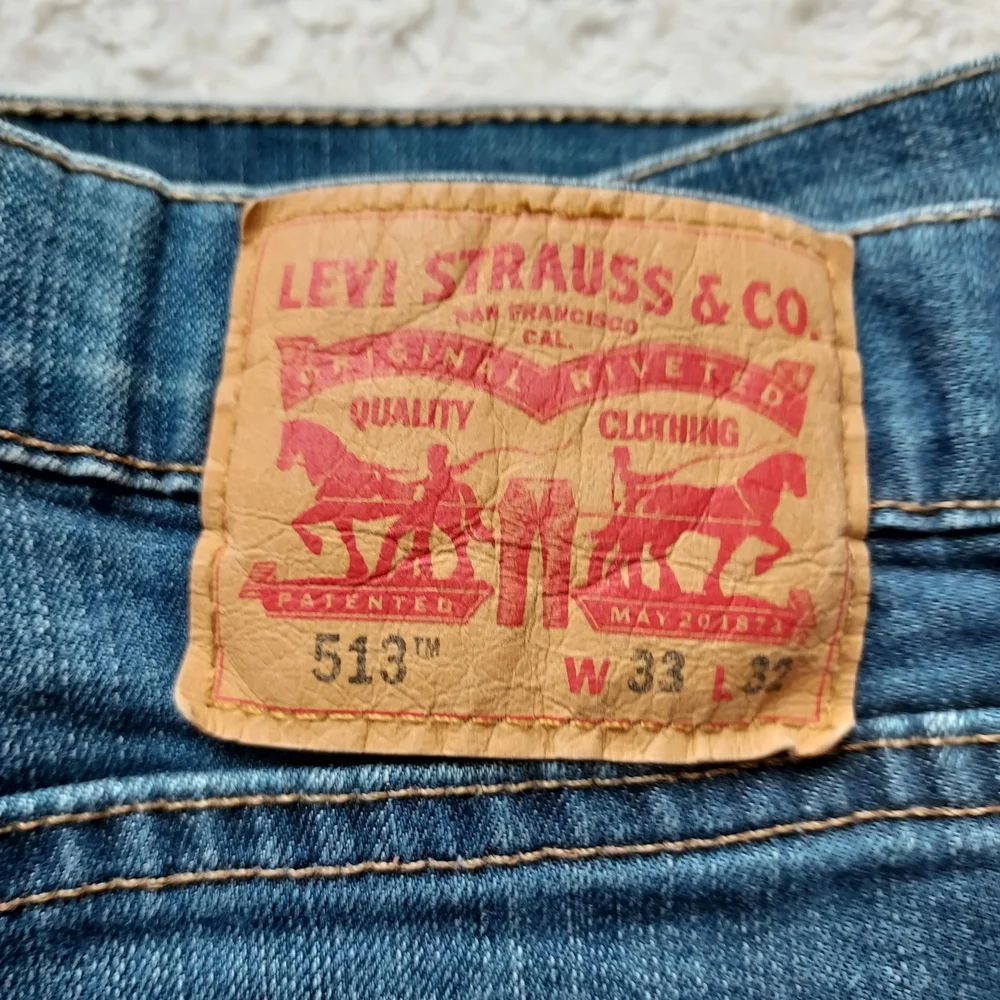 Levi's 513 Slim Straight Dark Wash Jeans 33x32 Western Cowboy Classic Normcore